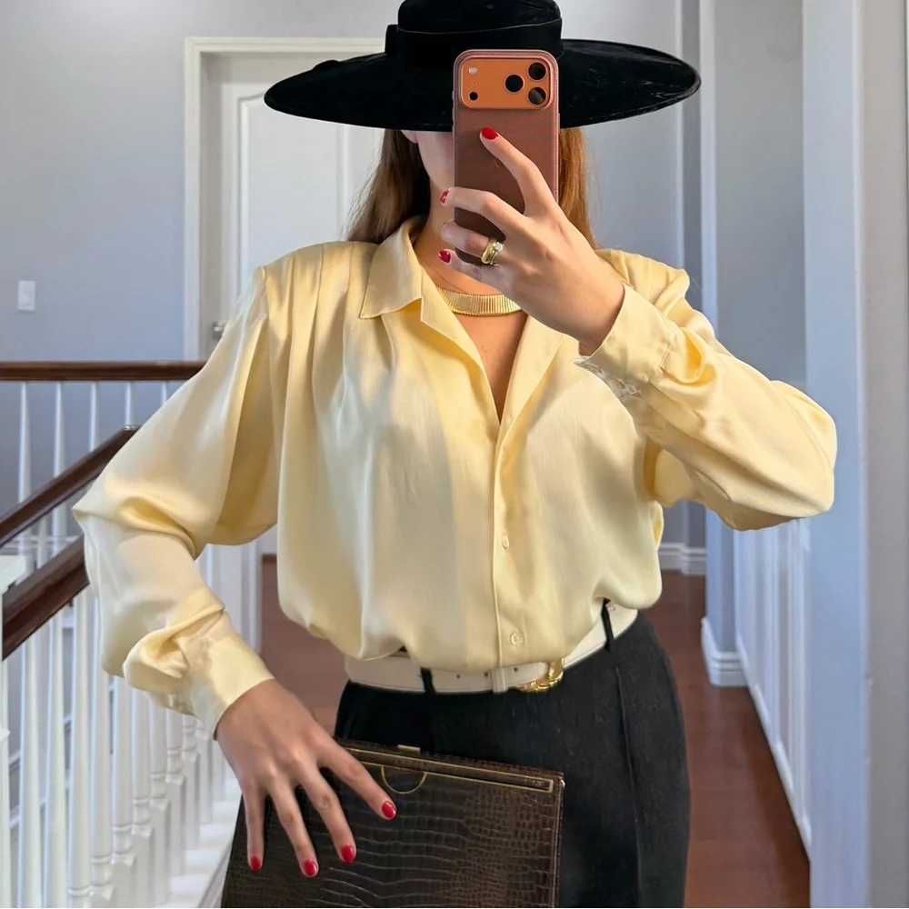 Elegant Yellow Blouse with beautiful shoulders - Picture 3 of 5
